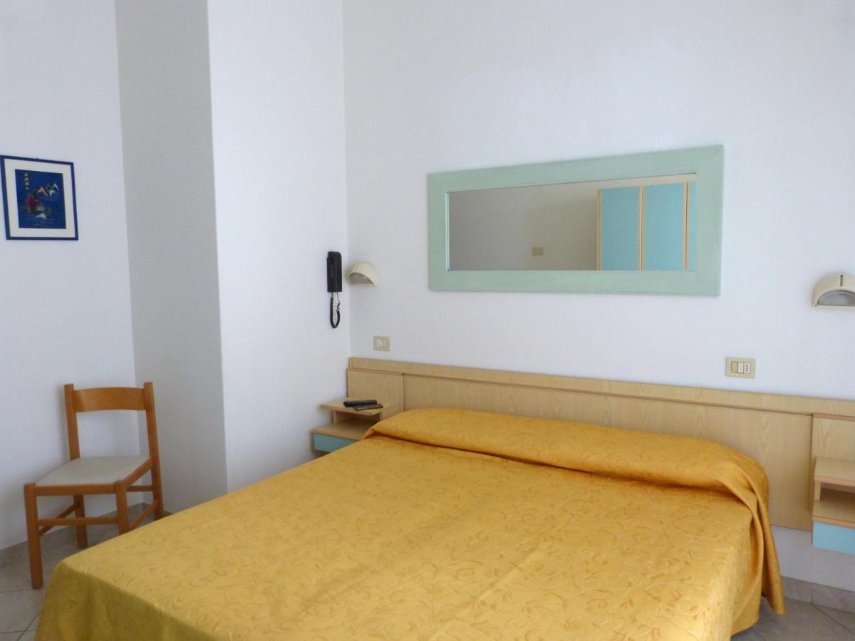 Hotel D'Annunzio Cattolica Eksteriør billede