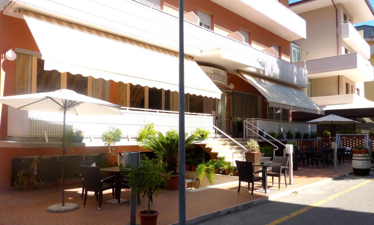 Hotel D'Annunzio Cattolica Eksteriør billede