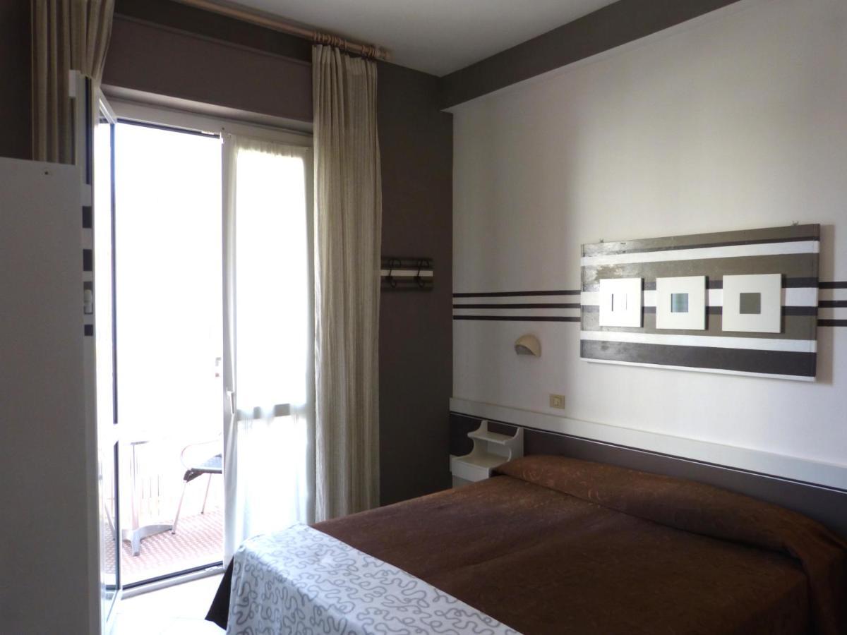 Hotel D'Annunzio Cattolica Eksteriør billede